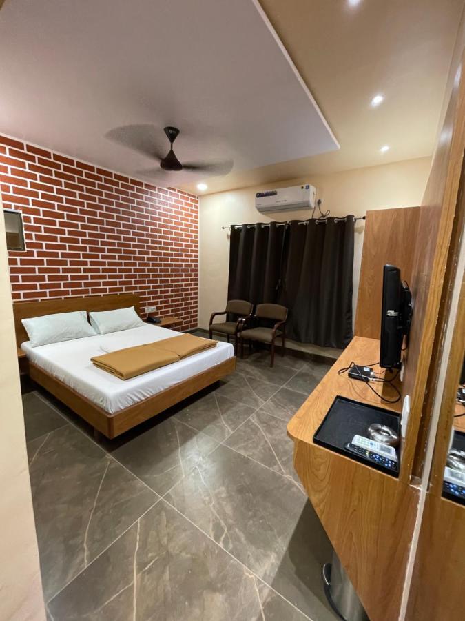 Hotel Vardhan Silvassa Eksteriør billede