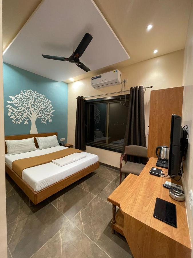 Hotel Vardhan Silvassa Eksteriør billede