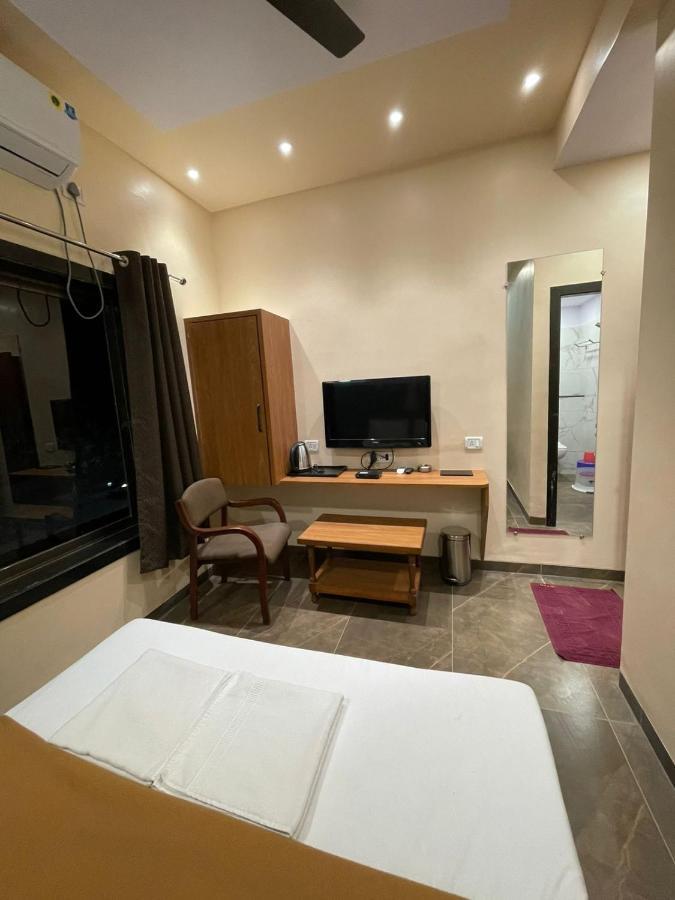 Hotel Vardhan Silvassa Eksteriør billede