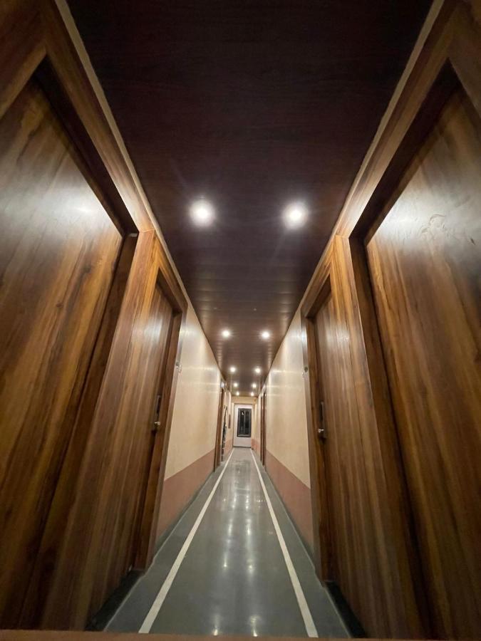 Hotel Vardhan Silvassa Eksteriør billede