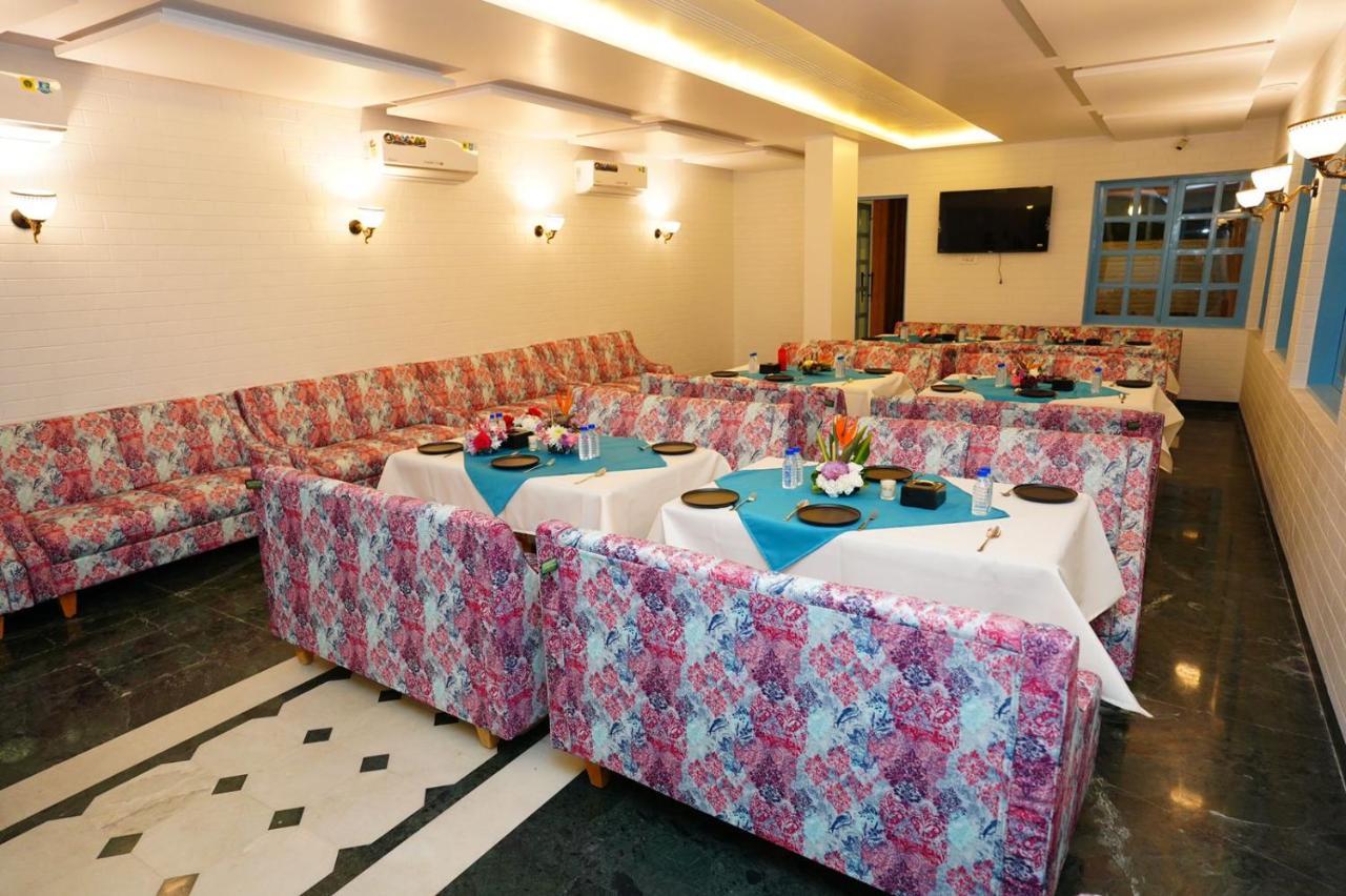 Hotel Vardhan Silvassa Eksteriør billede