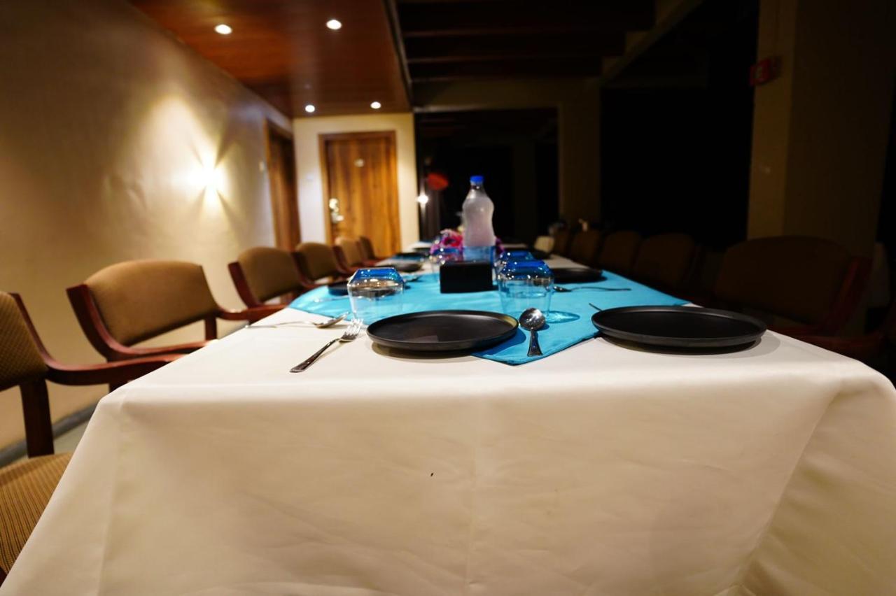 Hotel Vardhan Silvassa Eksteriør billede